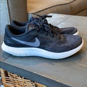 Youth size 7Y Nike Flex Contact sneakers